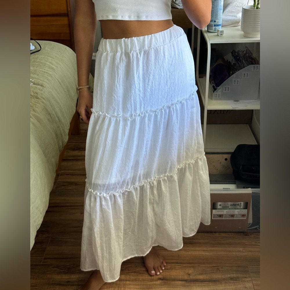 UO white skirt